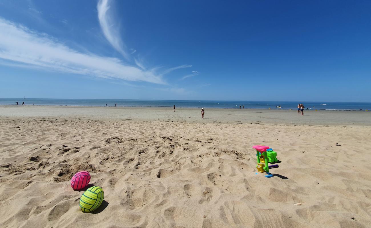 Foto de Plage du Midi con arena blanca superficie