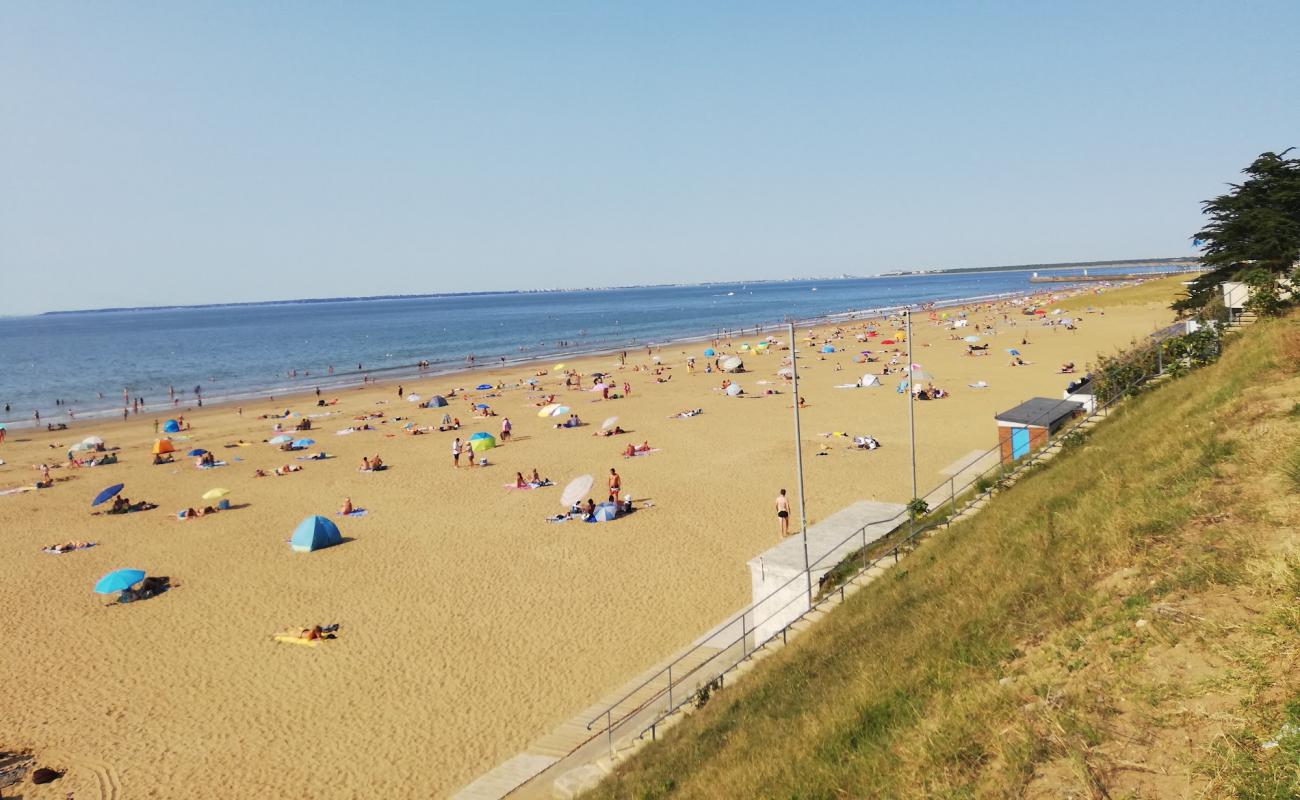 Foto de Grande Plage De Tharon con arena brillante superficie