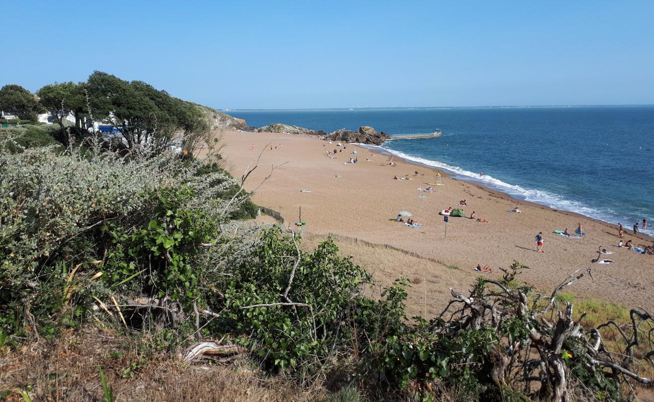 Foto de Saint-Marc beach con arena brillante y rocas superficie