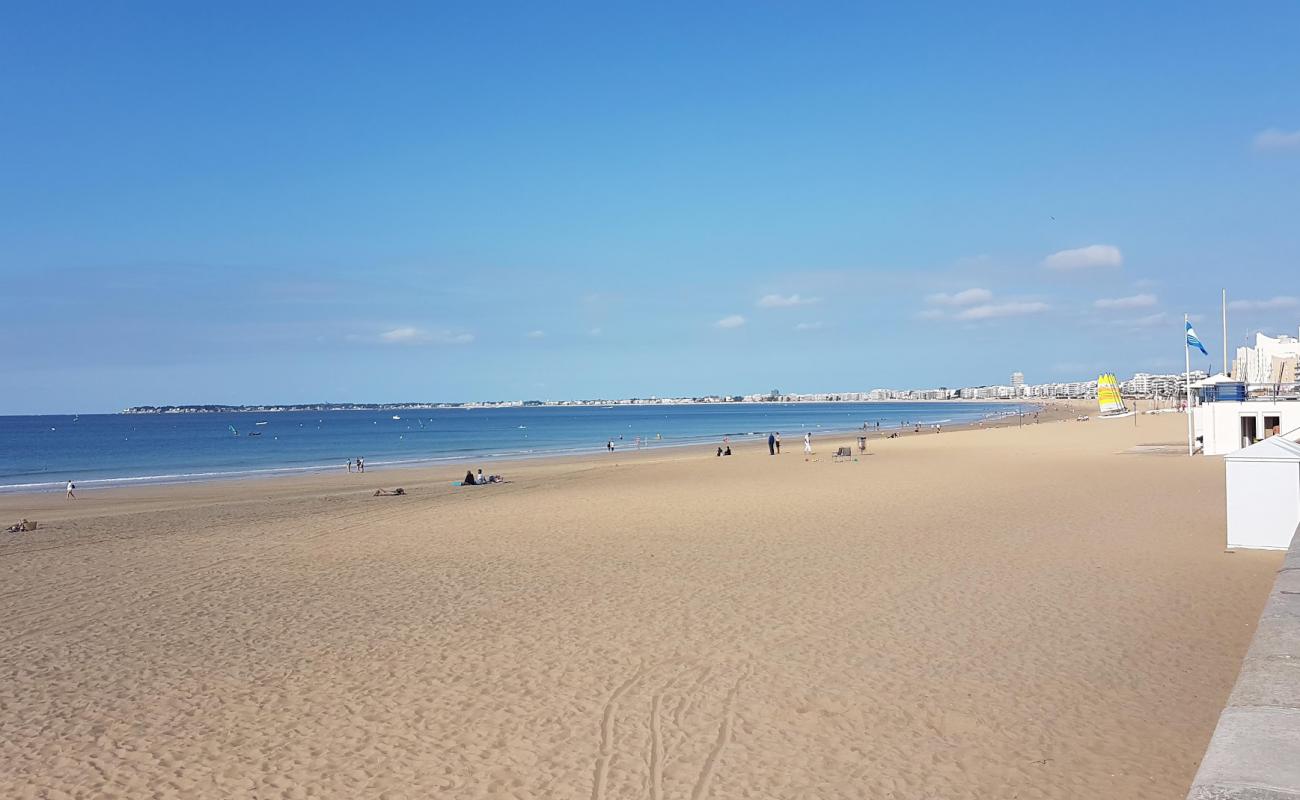 Foto de Booksellers beach con arena blanca superficie