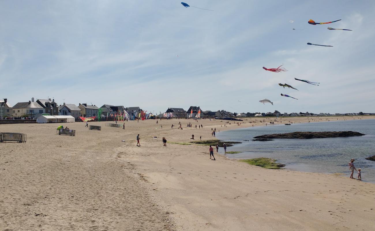 Foto de Plage des Bretons con arena brillante superficie