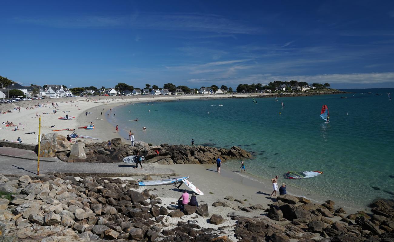 Foto de Plage de Saint-Colomban con arena brillante superficie