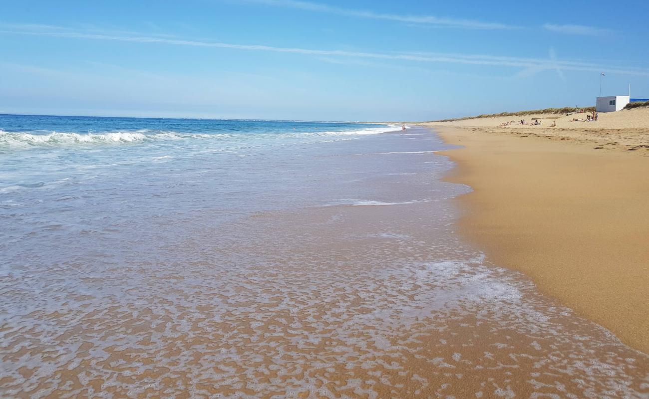 Foto de Plage De Kervegan con arena brillante superficie