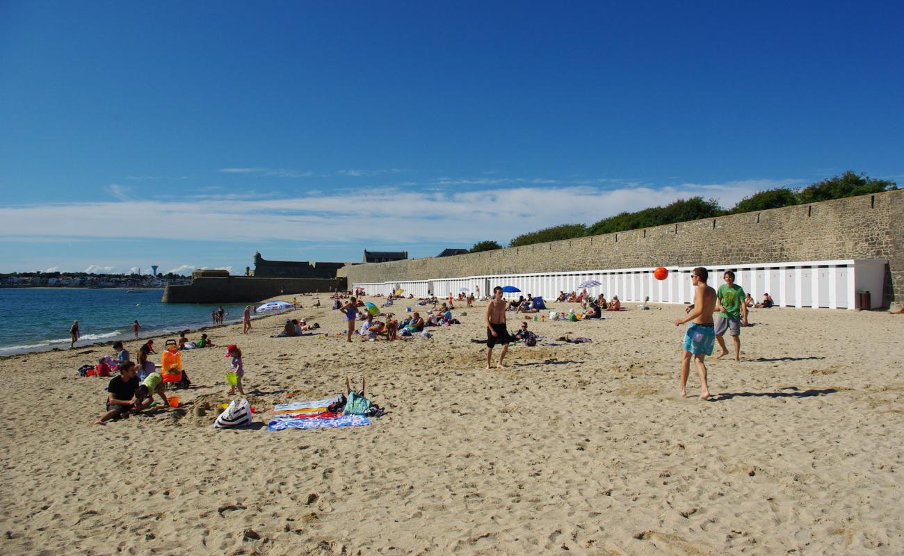 Foto de Port-Louis beach con arena brillante superficie