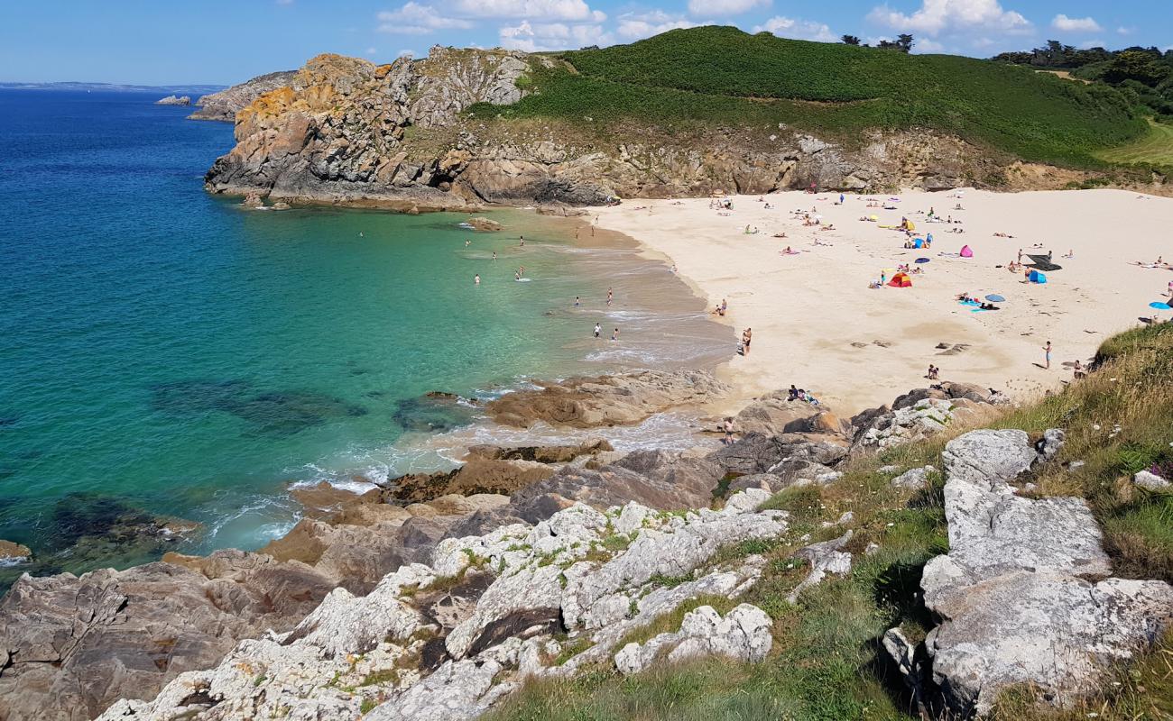 Foto de Plage de Pors Peron con arena brillante superficie