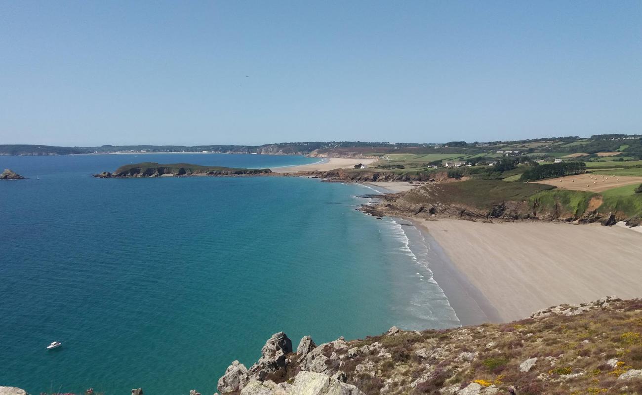 Foto de Plage du Poul con arena brillante superficie