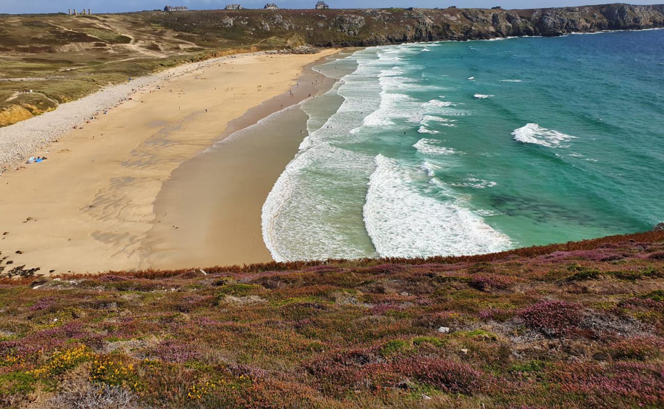 Foto de Plage de Pen Hat con arena brillante superficie