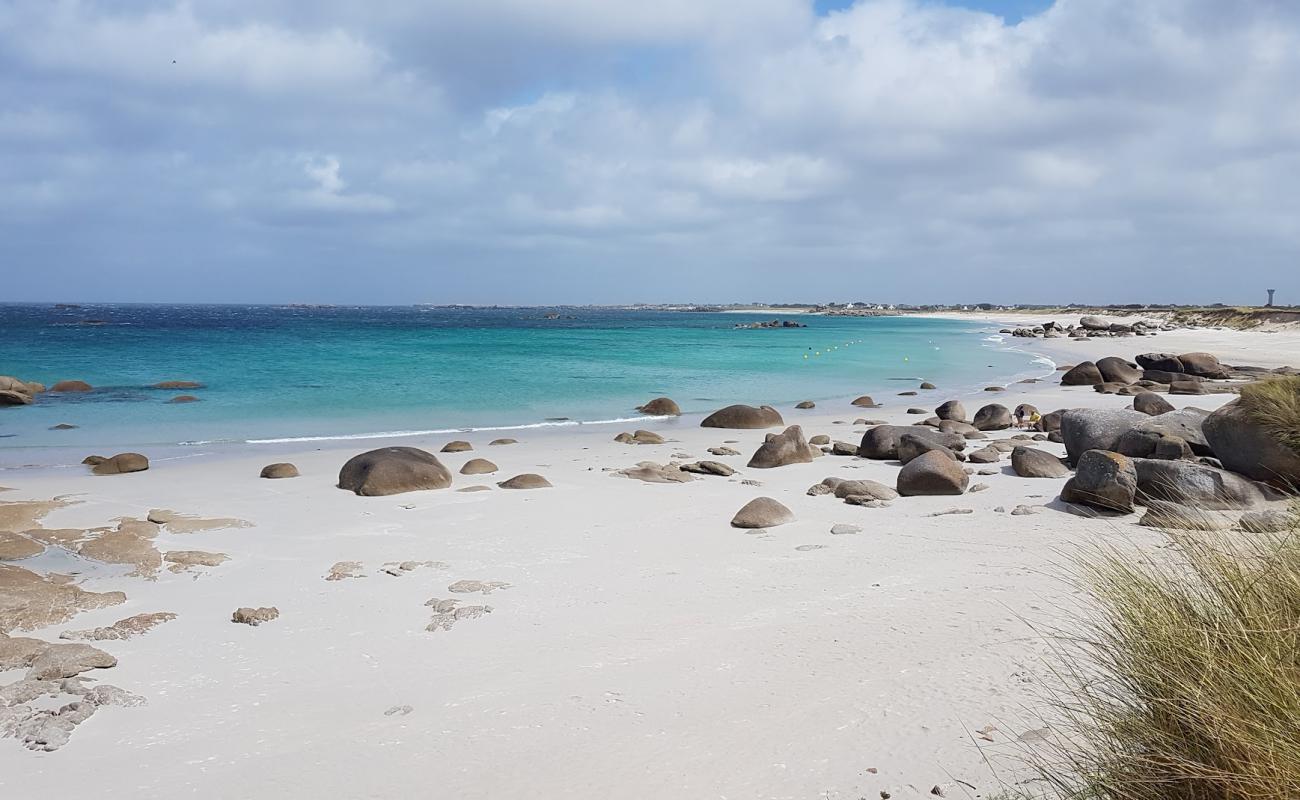 Foto de Plage Karreck Hir con arena fina blanca superficie