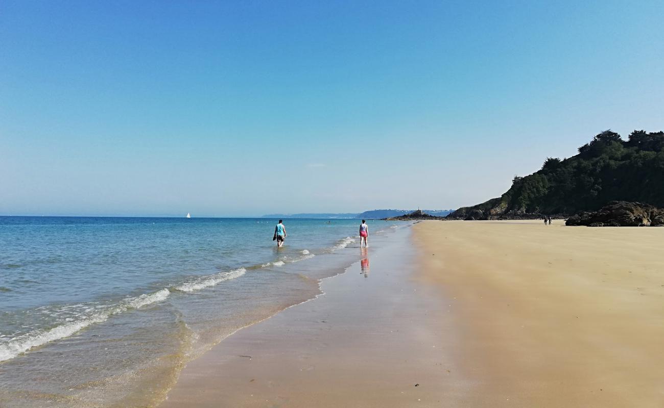 Foto de Plage des Godelins con arena brillante superficie