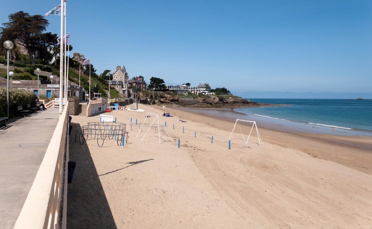 Foto de Plage Saint-Enogat con arena brillante superficie