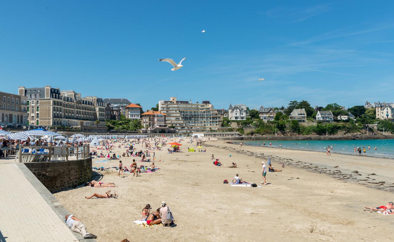 Foto de Plage de l'Ecluse con arena brillante superficie