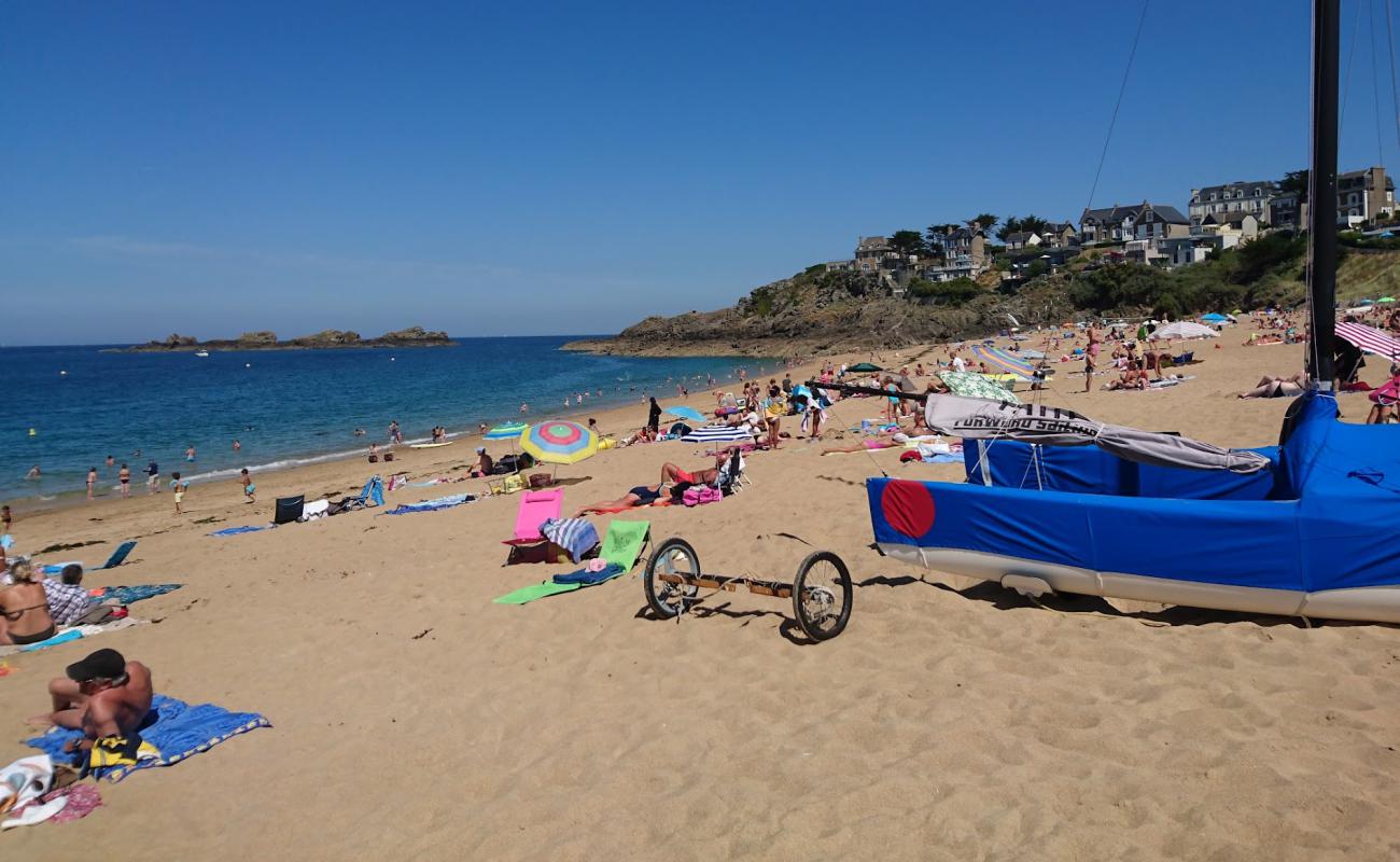 Foto de Plage du Val con arena brillante superficie