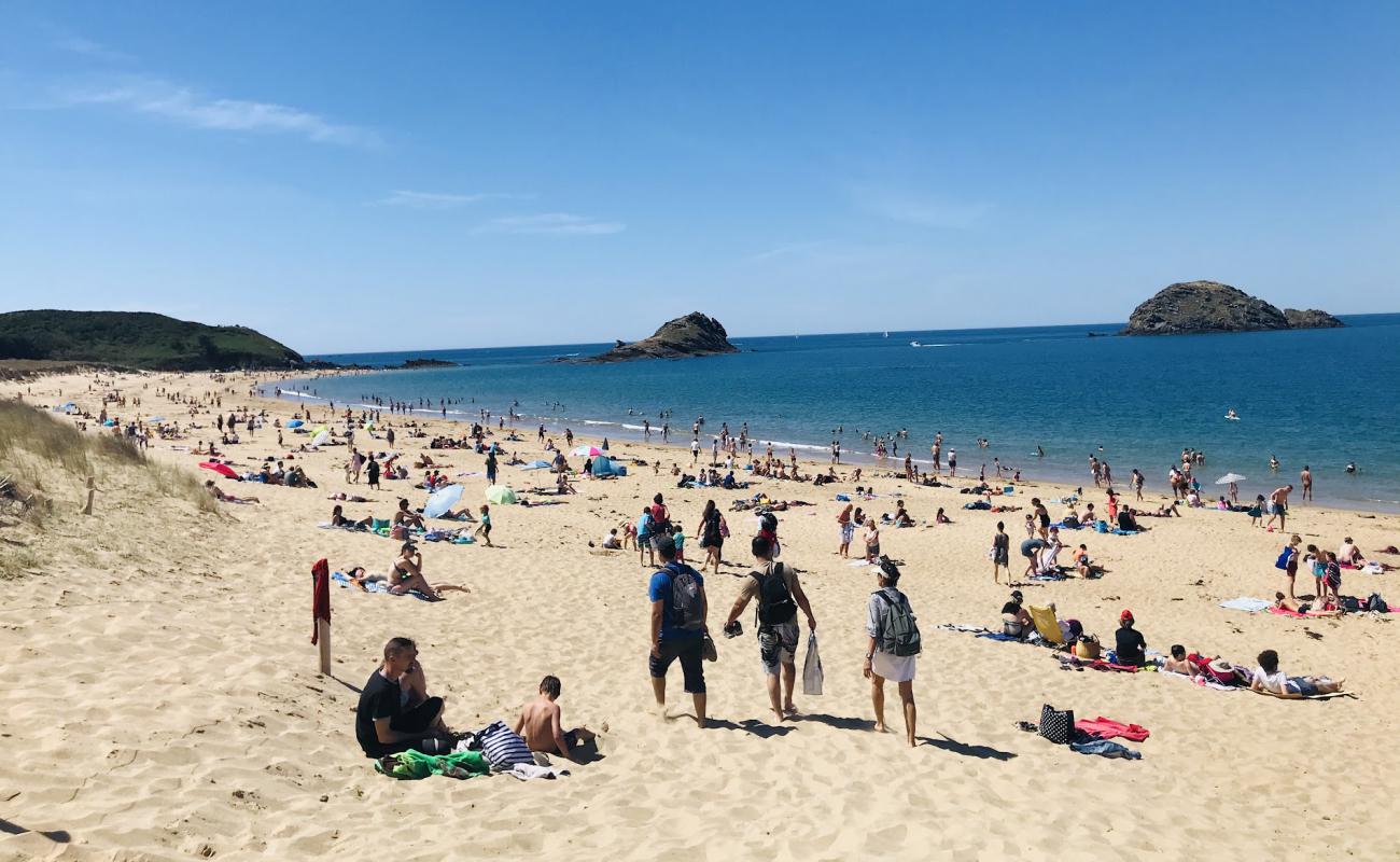 Foto de Plage Des Chevrets con arena brillante superficie