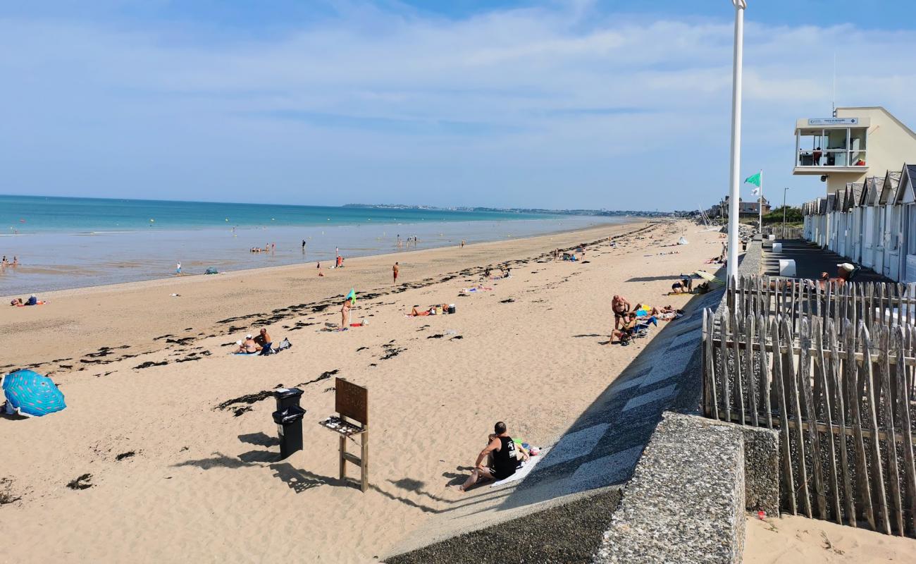 Foto de Plage de Carolles-plage con arena brillante superficie