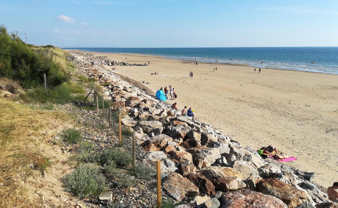 Foto de Plage de Saint Germain sur AY con arena brillante superficie