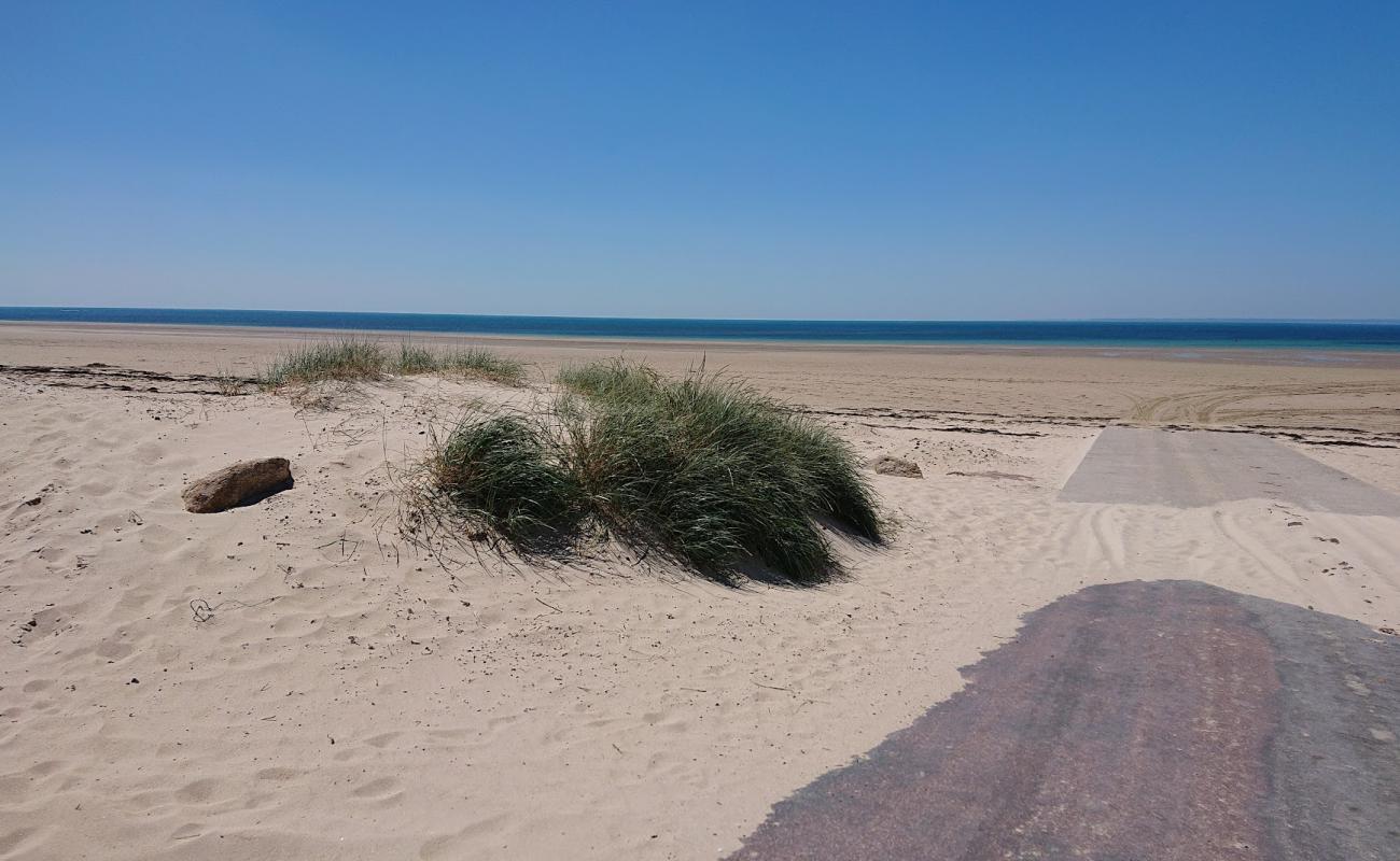 Foto de Playa de Denneville con arena brillante superficie