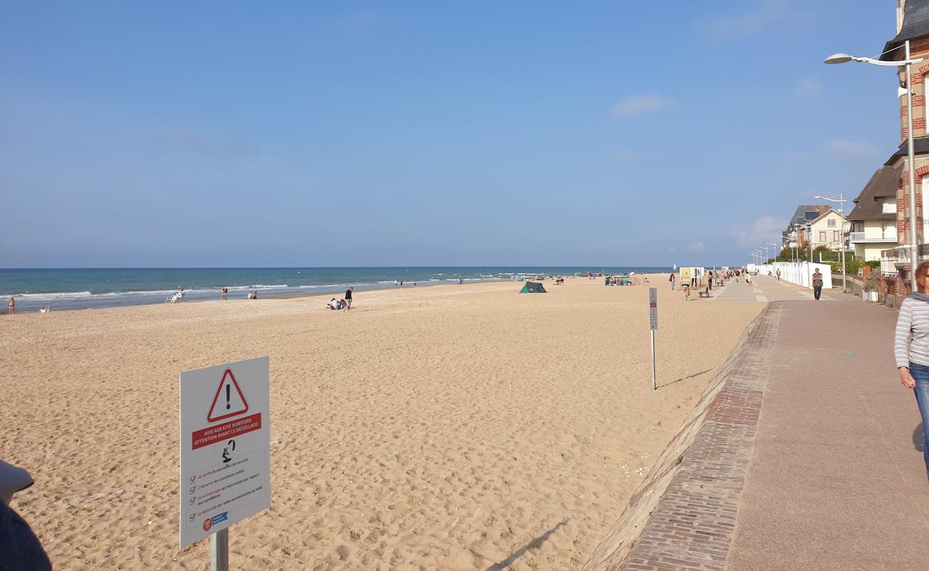 Foto de Plage du Bestouan con arena gris superficie