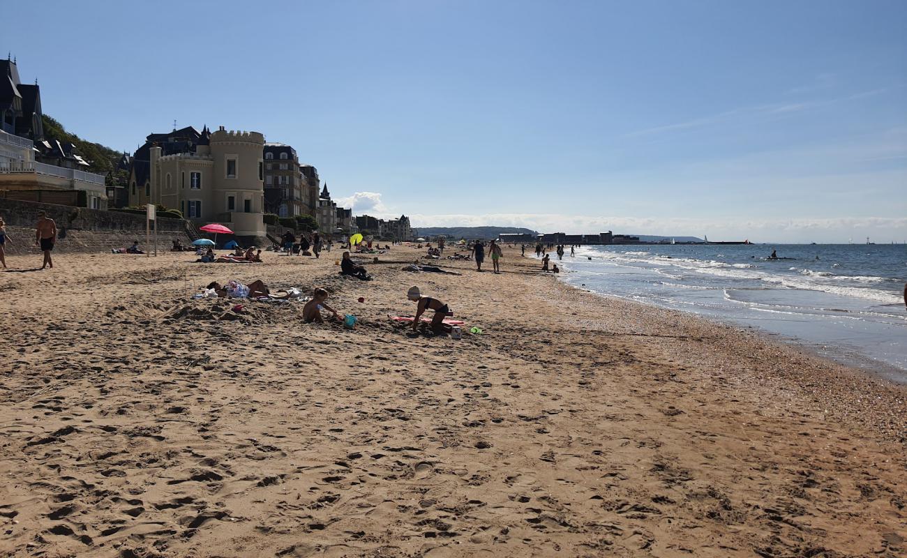 Foto de Playa de Trouville con arena brillante superficie