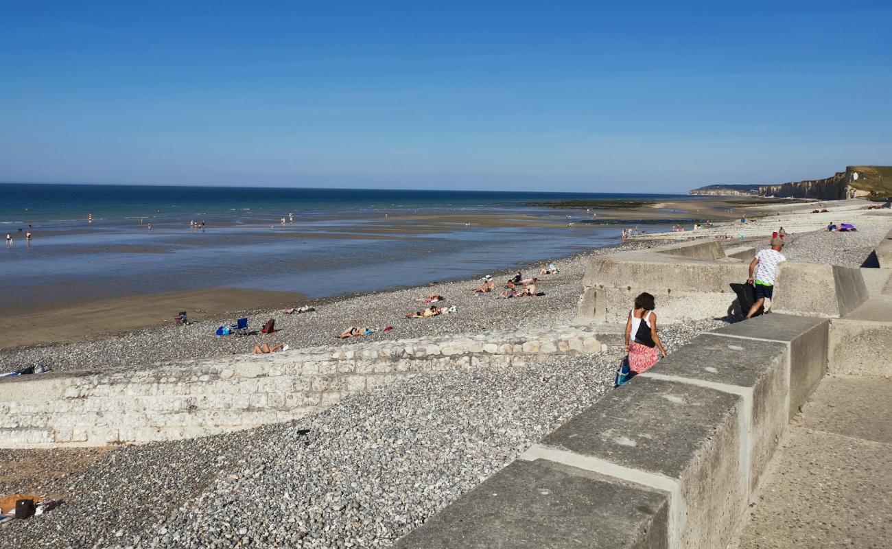 Foto de Plage de St Aubin sur Mer con guijarro ligero superficie