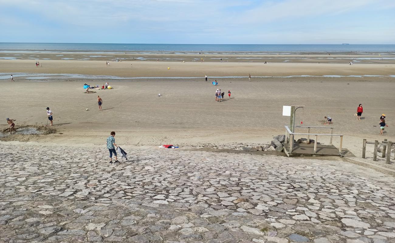 Foto de Playa de Hardelot con arena brillante superficie