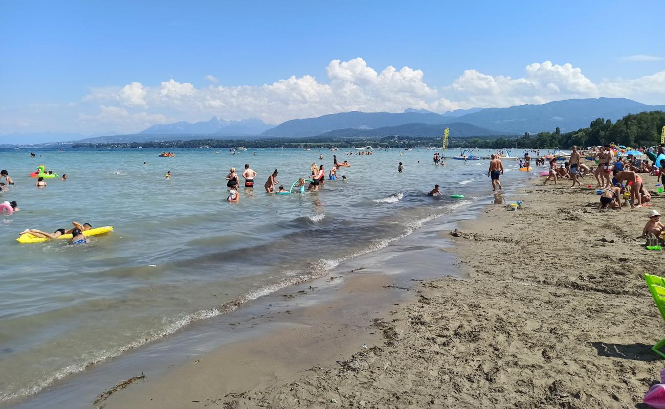 Foto de Plage d'Excenevex con arena brillante superficie