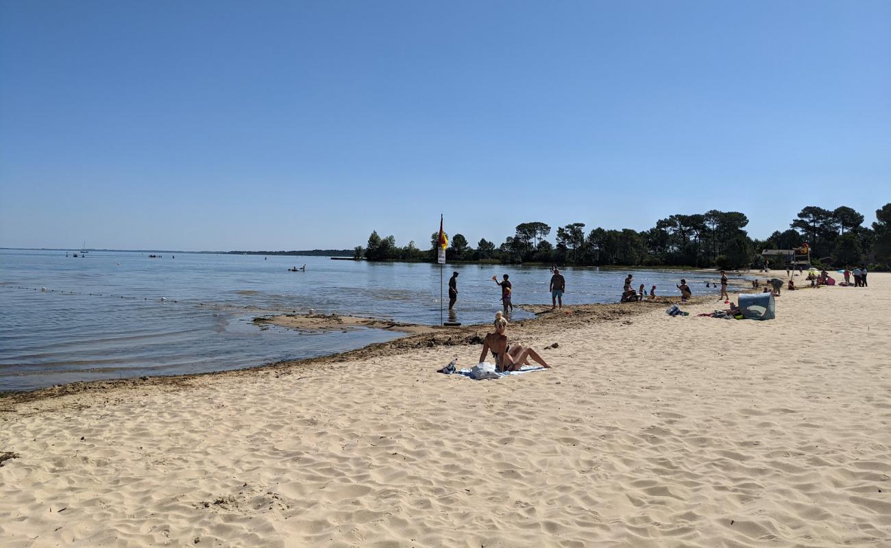 Foto de Plage Centrale Lac Biscarrosse con arena brillante superficie