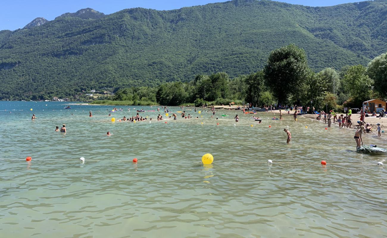 Foto de Plage de Doussard con arena brillante superficie