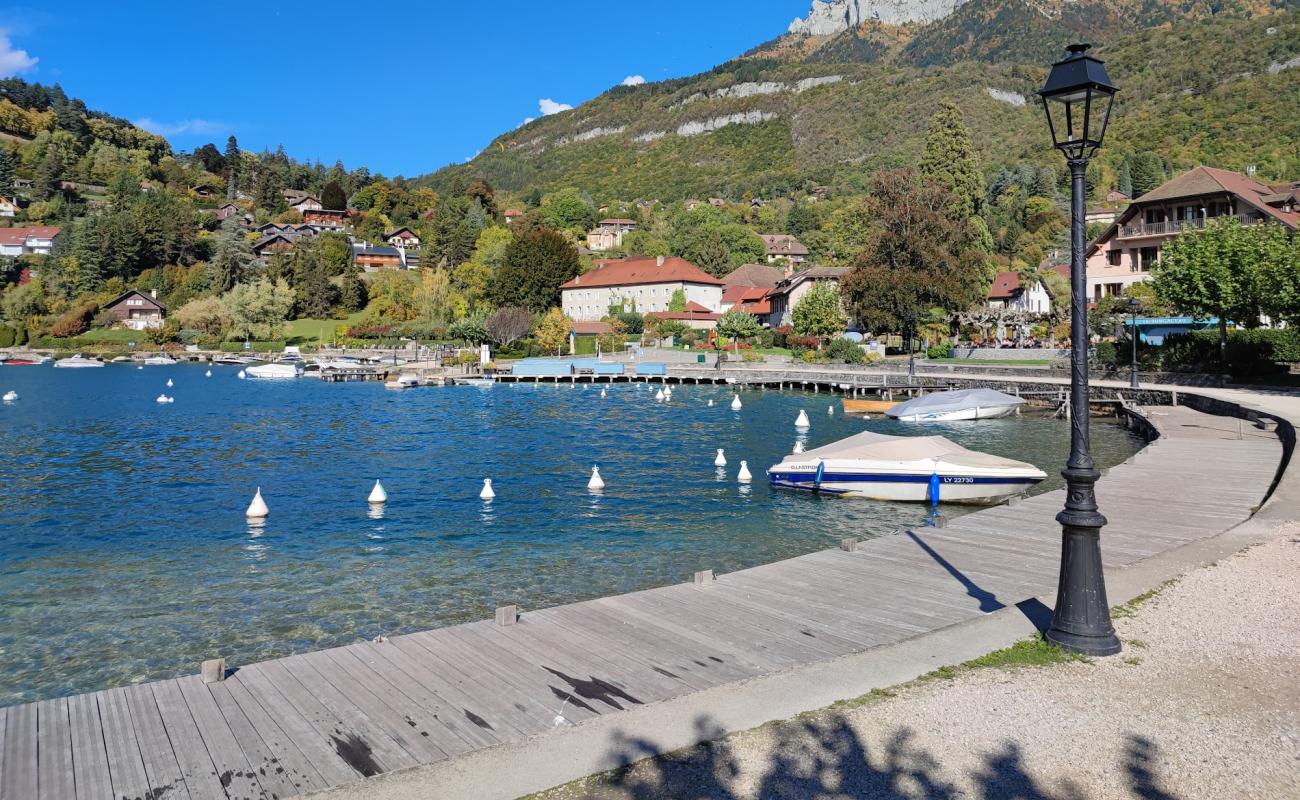 Foto de Plage de Baie de Talloires con hormigón superficie