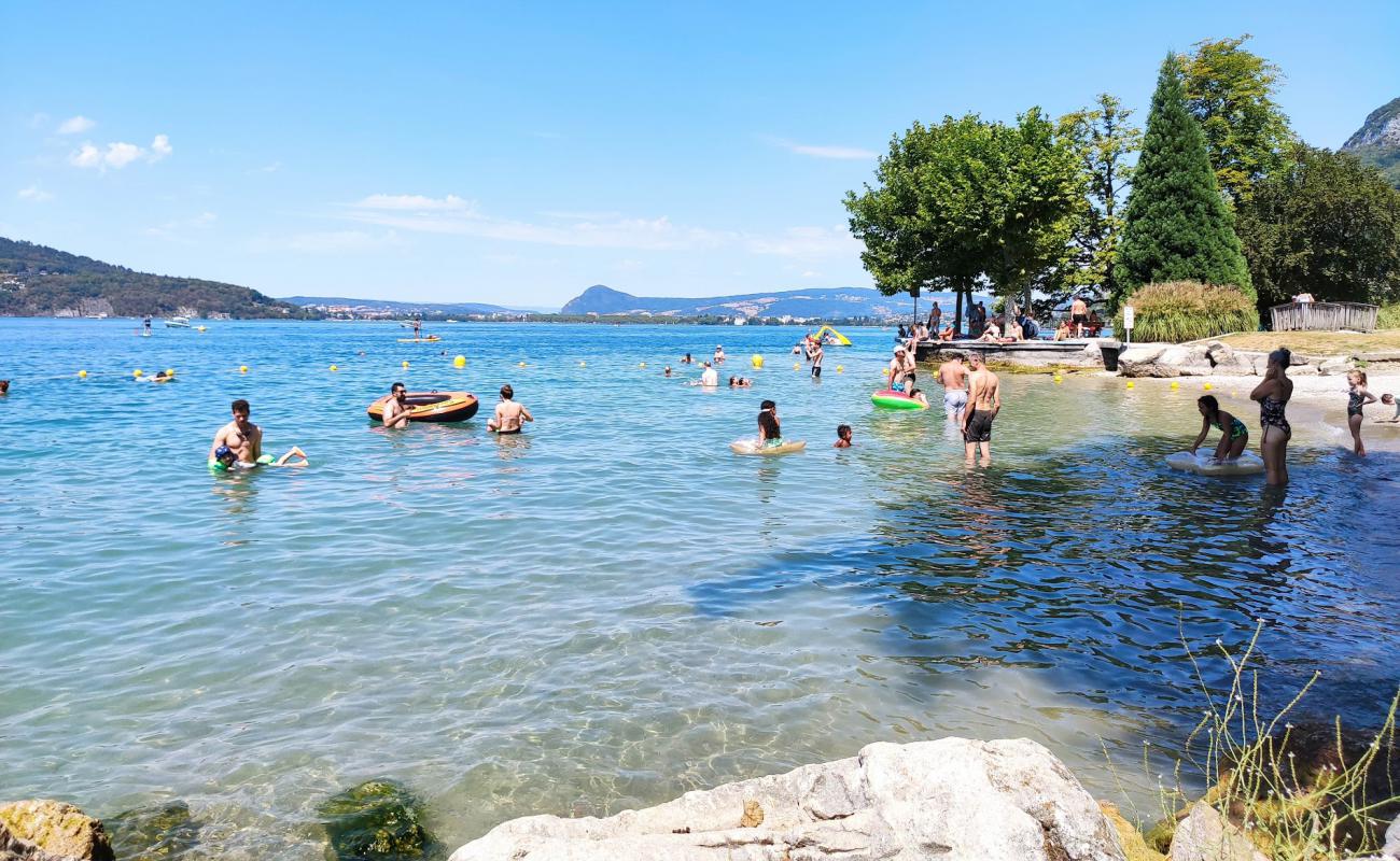 Foto de Plage de la Brune con arena brillante superficie