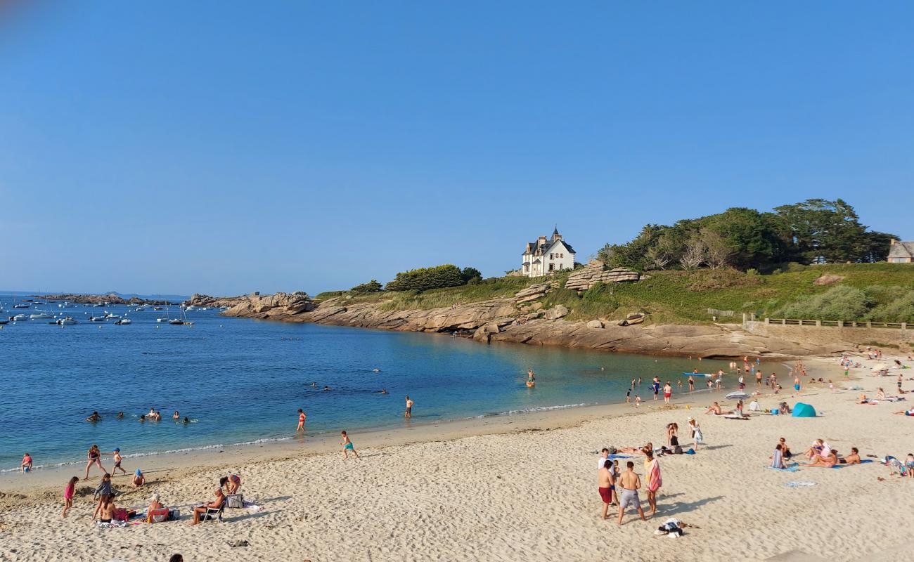 Foto de Plage de Tregastel con arena brillante superficie