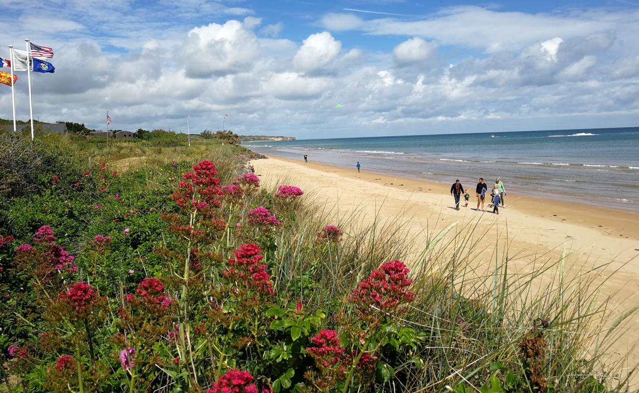 Foto de Omaha Beach con arena brillante superficie