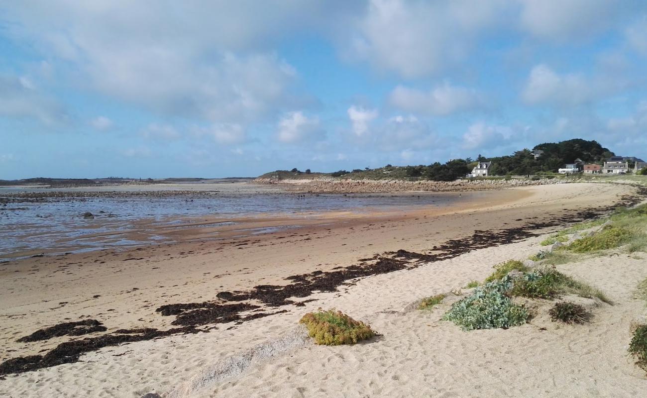 Foto de Plage de Goas Treiz con arena brillante superficie