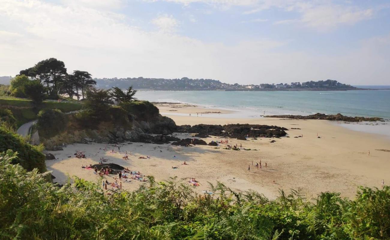 Foto de Plage des Cures con arena brillante superficie