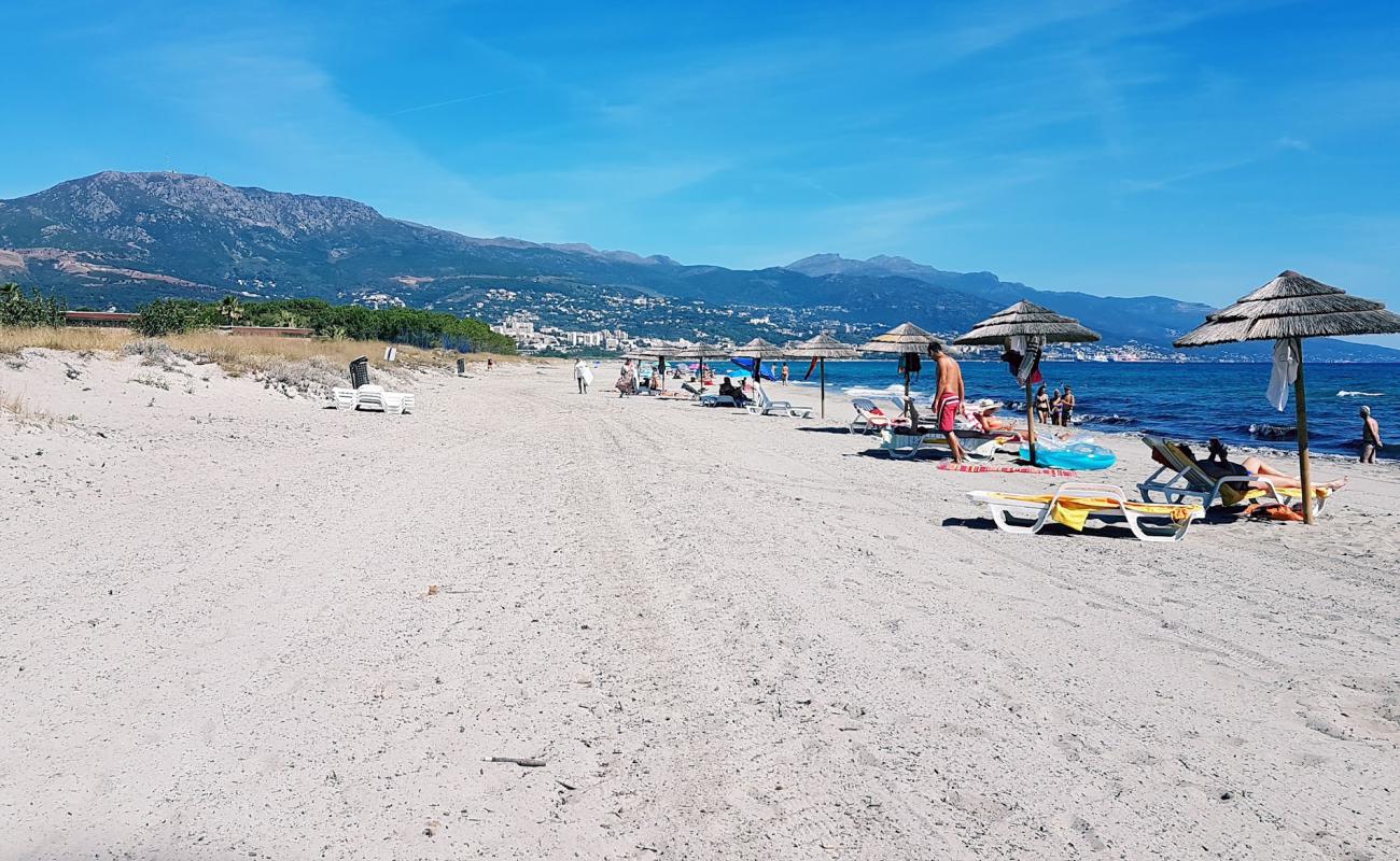 Foto de Plage de la Marana con arena brillante superficie