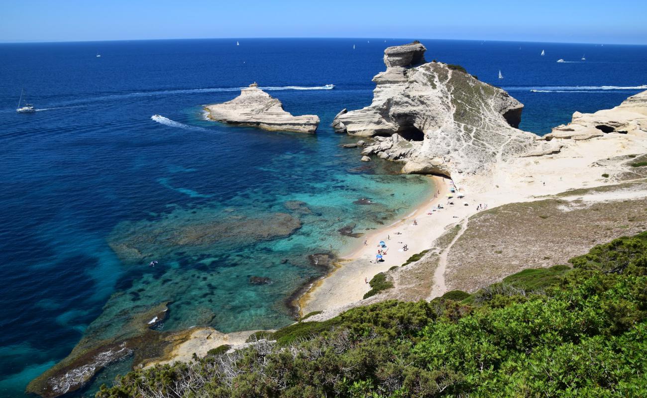 Foto de Plage des Trois Pointes con piedra superficie