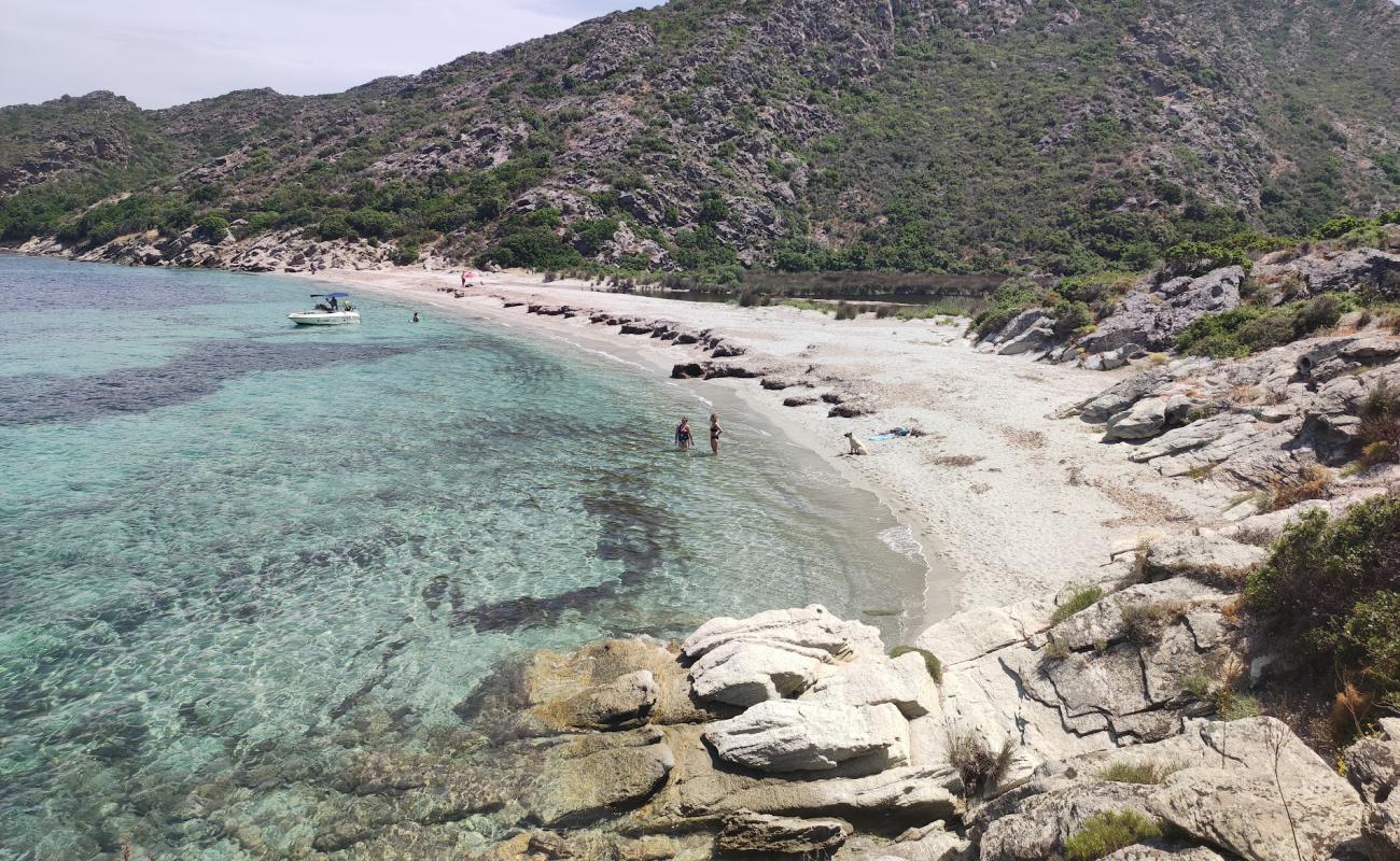 Foto de Plage de Fiume Bughju con arena brillante superficie