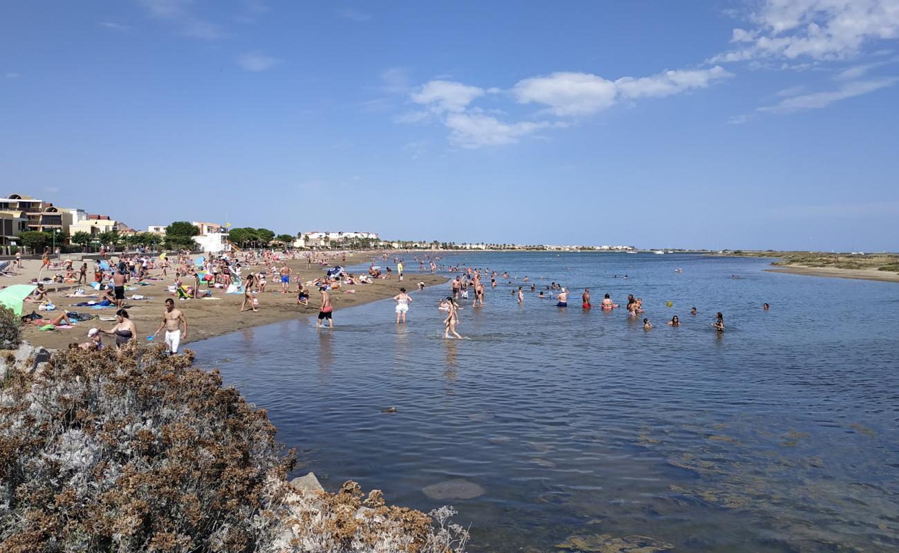 Foto de Plage du Grazel con arena gris superficie