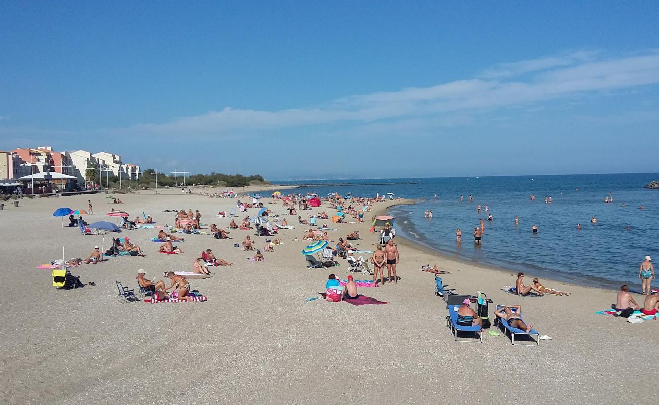 Foto de La Roquille Plage con arena brillante superficie