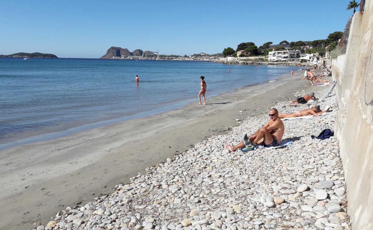 Foto de Plage de Fontsainte con piedra superficie