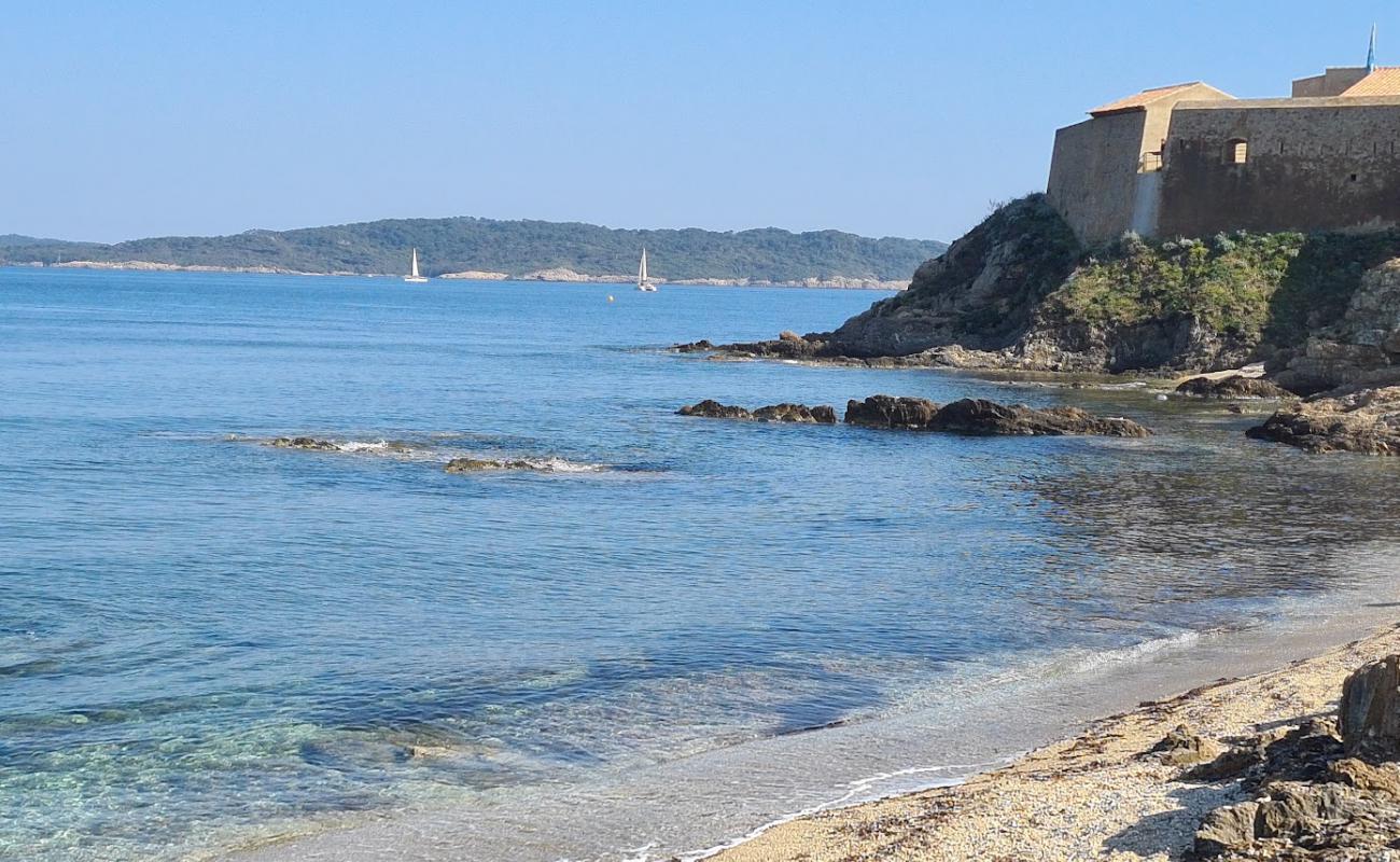 Foto de Plage de la Tour Fondue con arena brillante superficie