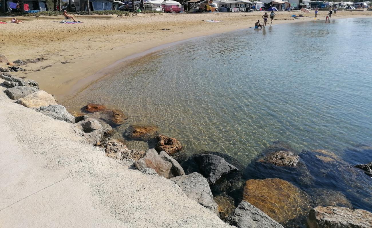 Foto de Plage de Pansard con arena brillante superficie