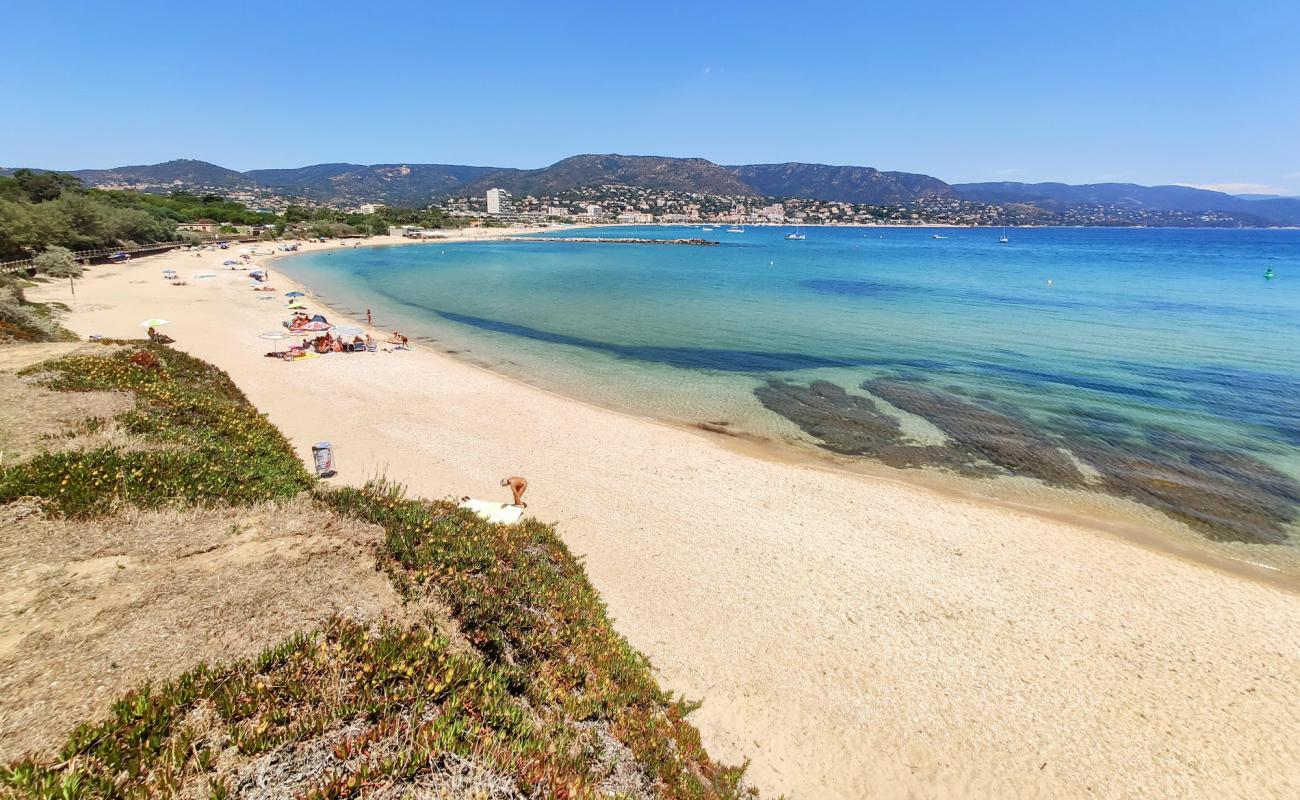 Foto de Plage du Gouron con arena gris superficie