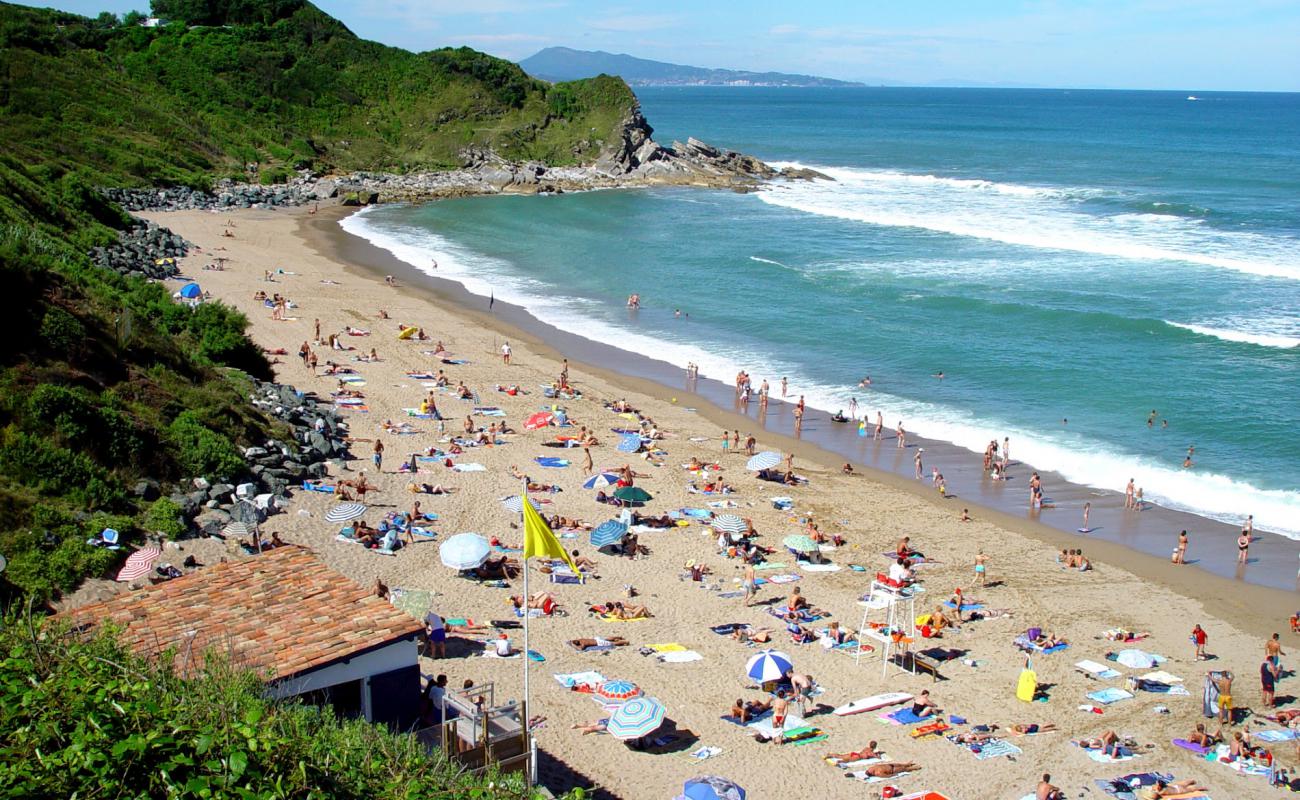 Foto de Plage de Mayarco con arena brillante superficie