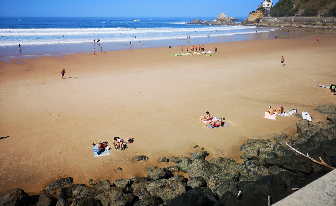 Foto de Plage de la Cote des Basques con arena brillante superficie