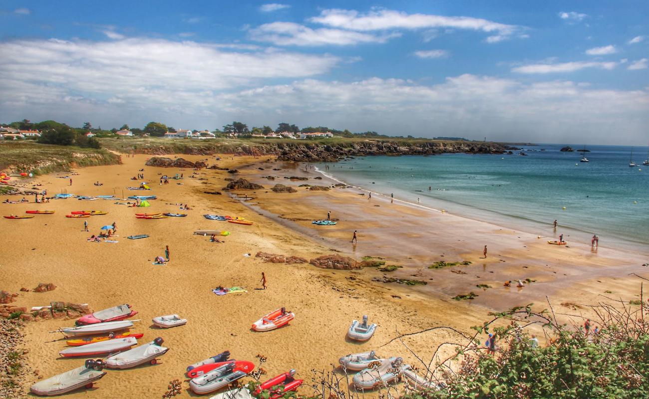 Foto de Plage des Vieilles con arena brillante superficie