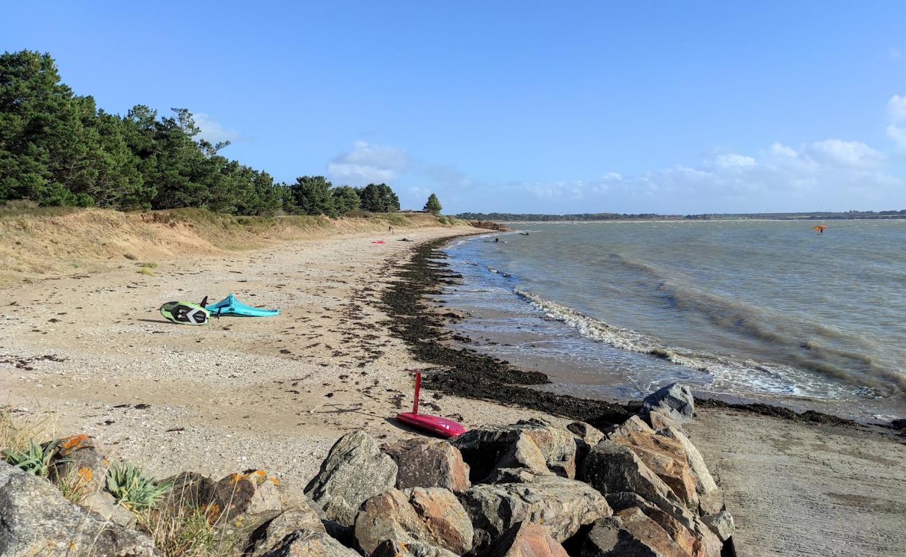 Foto de Plage de Kerandre con arena brillante superficie