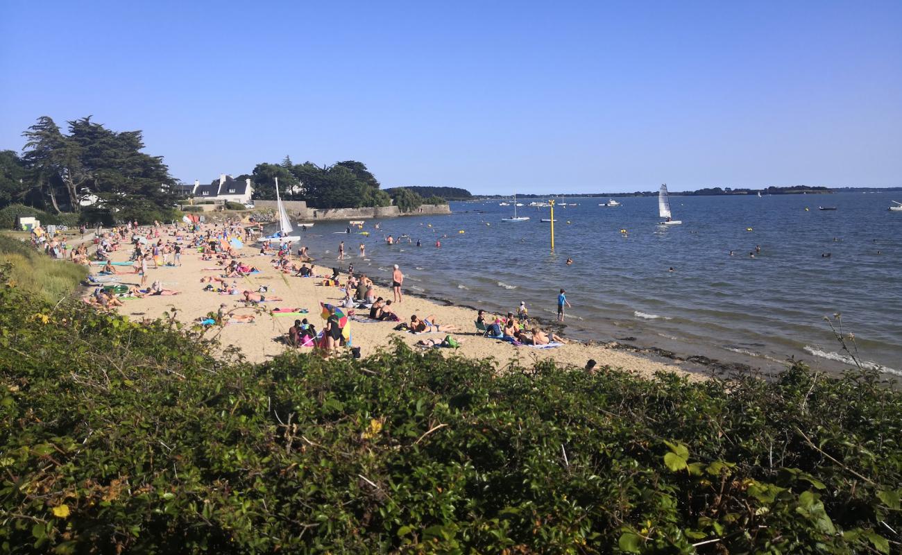 Foto de Plage de Mousterian con arena brillante superficie