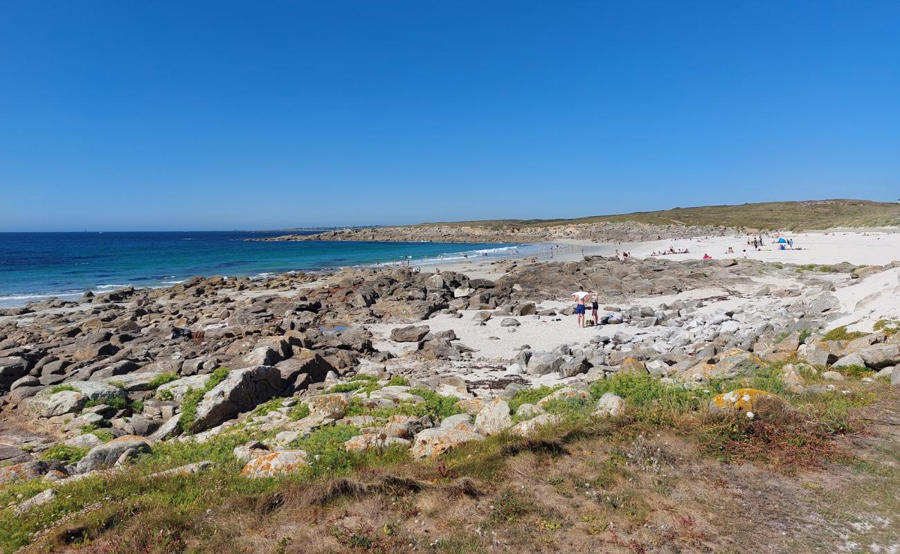 Foto de Plage de Porspaul con arena brillante superficie