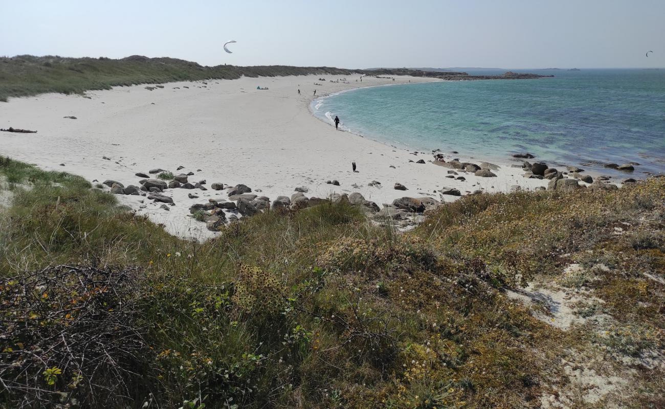 Foto de Plage Plougouri con arena brillante superficie