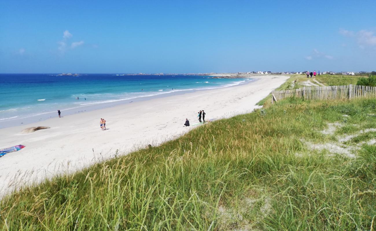 Foto de Plage Boutrouilles con arena brillante superficie